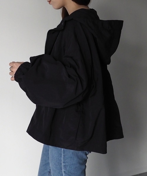 Riberry(リベリー)の「ボリューム袖マウンテンパーカー(マウンテンパーカー・レディース・アイボリー/ブラック/ベージュ・MEDIUM)」の13枚目の写真