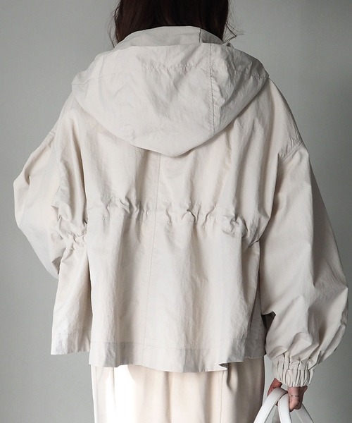 Riberry(リベリー)の「ボリューム袖マウンテンパーカー(マウンテンパーカー・レディース・アイボリー/ブラック/ベージュ・MEDIUM)」の19枚目の写真