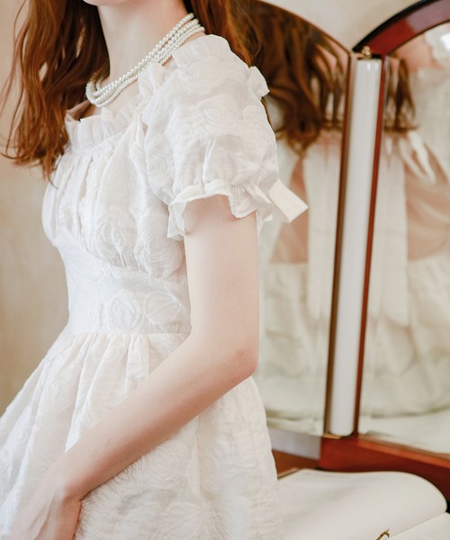 lissi Boutique（リージーブティック）の「【lissi Boutique】ローズ柄バックシースルーリボンミニワンピース（ワンピース・レディース・ブラック/アイボリー・FREE）」の6枚目の写真