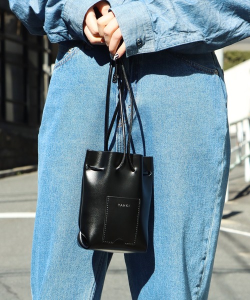 YAHKI(ヤーキ)の「YAHKI/ヤーキ DRAWSTRING BAG ミニ レザーショルダーバッグ(ショルダーバッグ・レディース・ブラック/オフホワイト・FREE)」の22枚目の写真