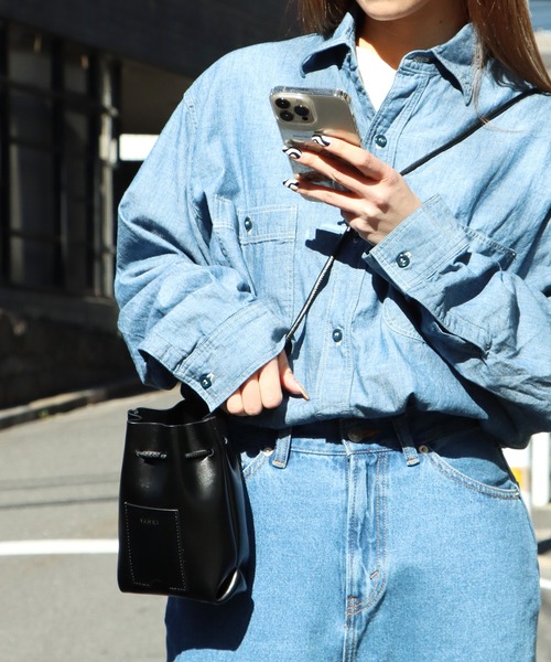 YAHKI(ヤーキ)の「YAHKI/ヤーキ DRAWSTRING BAG ミニ レザーショルダーバッグ(ショルダーバッグ・レディース・ブラック/オフホワイト・FREE)」の11枚目の写真
