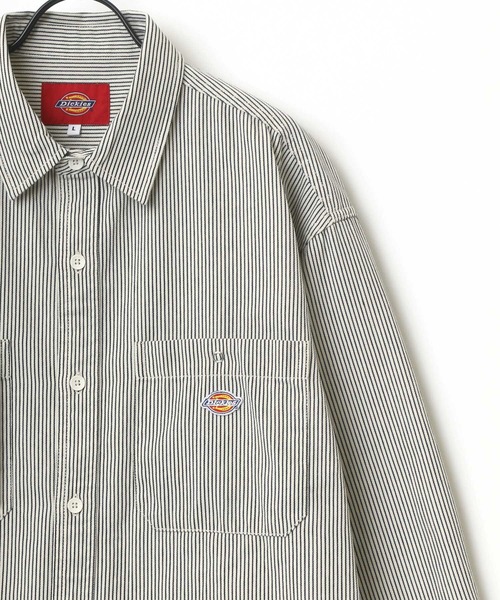 Dickies(ディッキーズ)の「Dickies/ディッキーズ オーバーサイズ T/Cツイル ミニロゴワッペン ワンポイント刺繍 ワークシャツ(シャツ/ブラウス・メンズ・ブラック/ベージュ/ホワイト系その他/ブルー系その他・M/L/XL)」の2枚目の写真