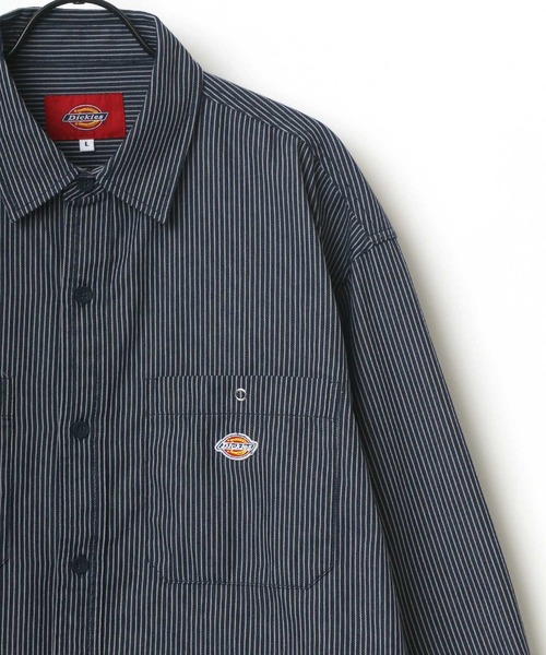Dickies(ディッキーズ)の「Dickies/ディッキーズ オーバーサイズ T/Cツイル ミニロゴワッペン ワンポイント刺繍 ワークシャツ(シャツ/ブラウス・メンズ・ブラック/ベージュ/ホワイト系その他/ブルー系その他・M/L/XL)」の4枚目の写真