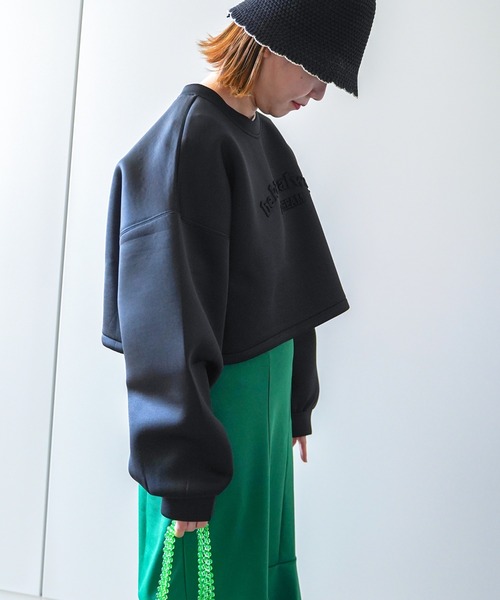 VENCEEXCHANGE（ヴァンスエクスチェンジ）の「ショート丈エンボス加工ダンボールプルオーバー（スウェット・レディース・ブラック/オフホワイト/グリーン・FREE）」の17枚目の写真