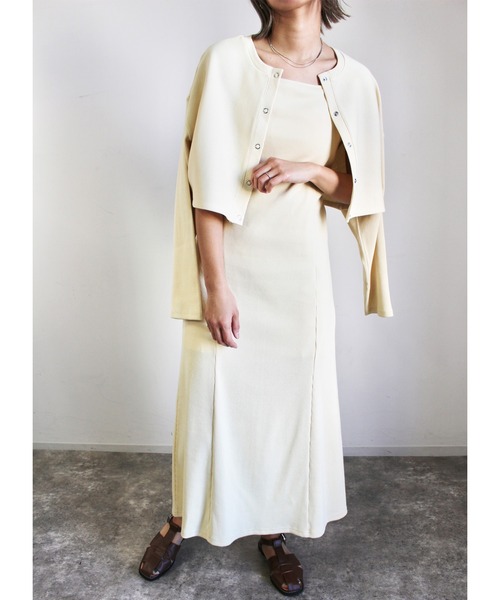 MLI'A(エムリア)の「マーメイドリブキャミワンピース(セットアップ対応)(ワンピース・レディース・アイボリー/ブラック/グリーン/ブルー/オレンジ/ホワイト×ネイビー・M)」の2枚目の写真