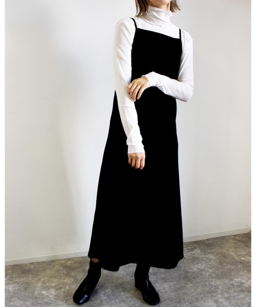 MLI'A(エムリア)の「マーメイドリブキャミワンピース(セットアップ対応)(ワンピース・レディース・アイボリー/ブラック/グリーン/ブルー/オレンジ/ホワイト×ネイビー・M)」の4枚目の写真