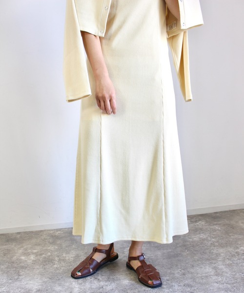 MLI'A(エムリア)の「マーメイドリブキャミワンピース(セットアップ対応)(ワンピース・レディース・アイボリー/ブラック/グリーン/ブルー/オレンジ/ホワイト×ネイビー・M)」の8枚目の写真