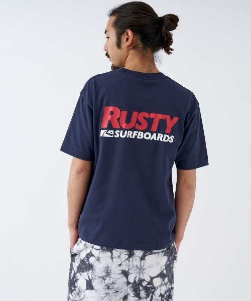 RUSTY(ラスティ)の「【RUSTY:ラスティー】ロゴTシャツ 90S FIT バックプリント(Tシャツ/カットソー・メンズ・ホワイト/ブラック/ネイビー/ライトブルー・MEDIUM/LARGE/X-LARGE)」の4枚目の写真