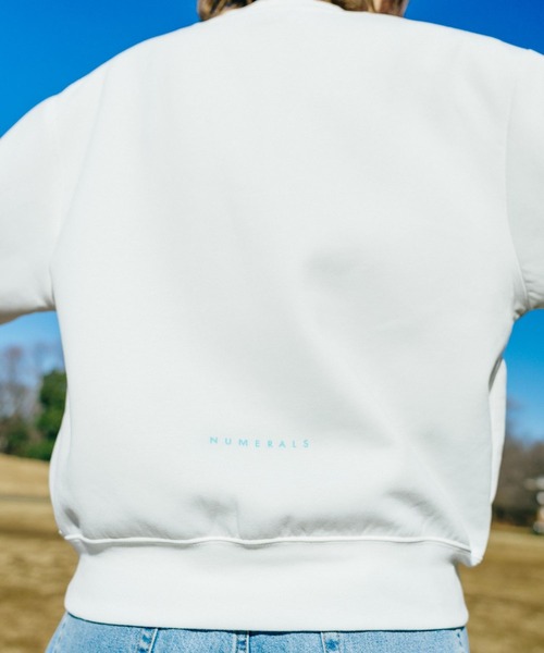 NUMERALS（ヌメラルズ）の「【WOMEN】[NUMERALS]ダンボールクルーネックスウェット（スウェット・レディース・ホワイト/ライトブルー/ライトベージュ/チャコール・60/75）」の17枚目の写真