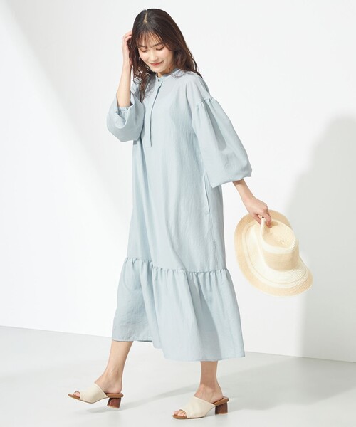 Feroux(フェルゥ)の「【洗える】ワッシャーエステル裾ティアード ワンピース(ドレス・レディース・ホワイト系/スカイブルー系/ブラック系/スモーキーグリーン系1・1/2)」の4枚目の写真