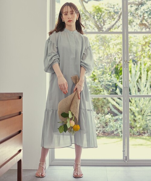 Feroux(フェルゥ)の「【洗える】ワッシャーエステル裾ティアード ワンピース(ドレス・レディース・ホワイト系/スカイブルー系/ブラック系/スモーキーグリーン系1・1/2)」の3枚目の写真