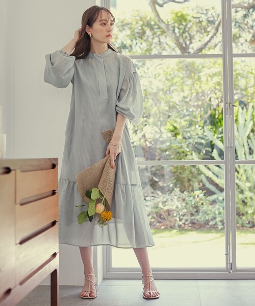 Feroux(フェルゥ)の「【洗える】ワッシャーエステル裾ティアード ワンピース(ドレス・レディース・ホワイト系/スカイブルー系/ブラック系/スモーキーグリーン系1・1/2)」の6枚目の写真