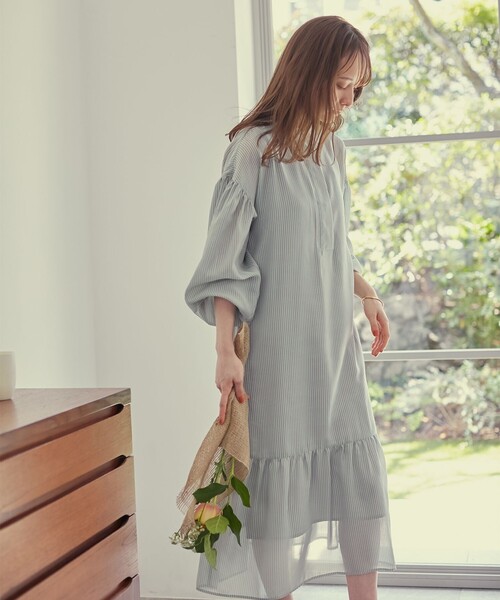 Feroux(フェルゥ)の「【洗える】ワッシャーエステル裾ティアード ワンピース(ドレス・レディース・ホワイト系/スカイブルー系/ブラック系/スモーキーグリーン系1・1/2)」の7枚目の写真