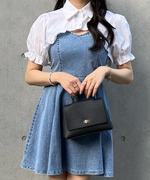 titty＆Co. PETIT by poyo（ティティーアンドコープティバイポヨ）の「【titty&Co.PETIT by POYO】デニムキャミワンピース×クロップドシャツセット（ワンピース・レディース・ブルー・SMALL/MEDIUM）」の4枚目の写真