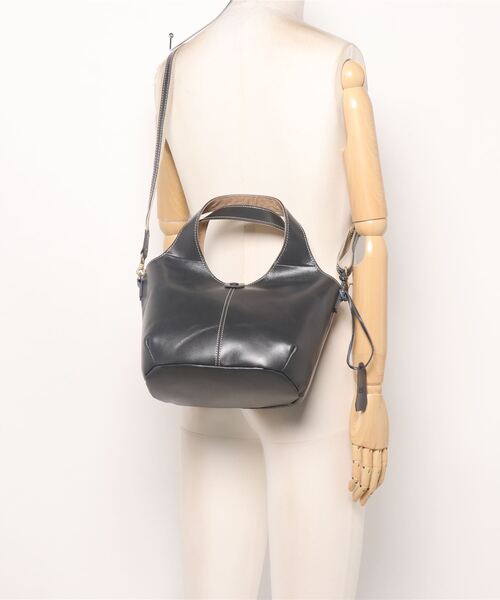 fes（フェス）の「【fes/フェス】 カウレザー 2wayハンドバッグ（ハンドバッグ・レディース・レッド/グリーン/キャメル/ネイビー・FREE）」の8枚目の写真