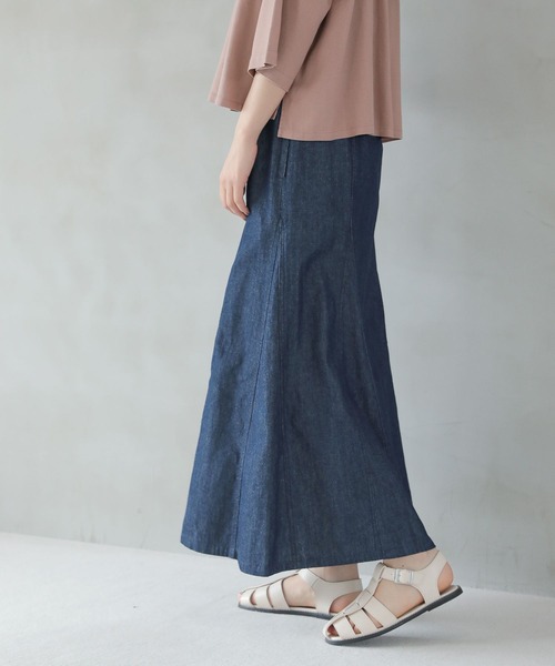 LAKOLE(ラコレ)の「ライトデニムセミマーメイドスカート / 296437(デニムスカート・レディース・インディゴブルー/サックスブルー・SMALL/MEDIUM)」の2枚目の写真