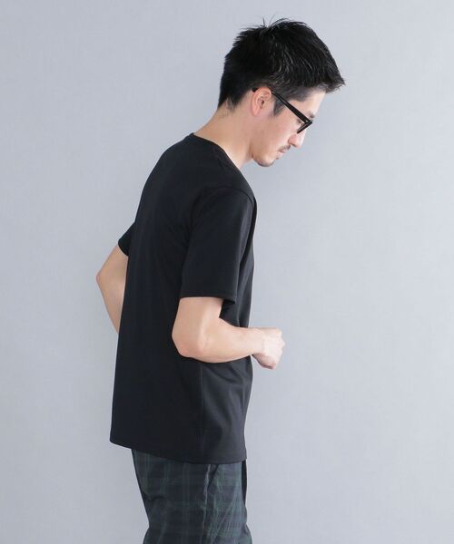 SHIPS(シップス)の「SHIPS: ALBINI Vネック 無地 Tシャツ(Tシャツ/カットソー・メンズ・ホワイト/ブラック/ネイビー/ダークグレー・SMALL/MEDIUM/LARGE/X-LARGE)」の17枚目の写真