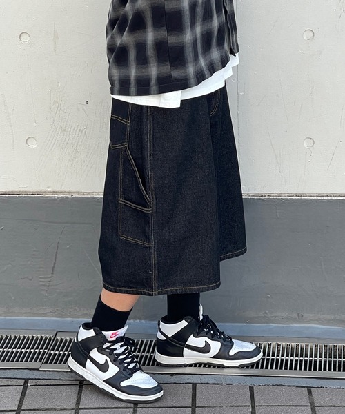 kutir(クティール)の「ワイドデニムペインターショーツ(その他パンツ・メンズ・ブラック/インディゴブルー・SMALL/MEDIUM/LARGE)」の2枚目の写真