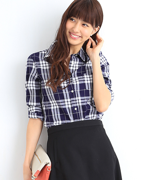 B:MING by BEAMS（ビーミングバイビームス）の「ビーミング by ビームス / ビッグチェックシャツ（シャツ/ブラウス・レディース・ブラック/ネイビー/レッド・MEDIUM/SMALL/LARGE）」の3枚目の写真