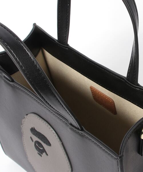 A BATHING APE(アベイシングエイプ)の「APE HEAD PATCHED BAG L(ショルダーバッグ・レディース・グレー/ブラック・FREE)」の11枚目の写真
