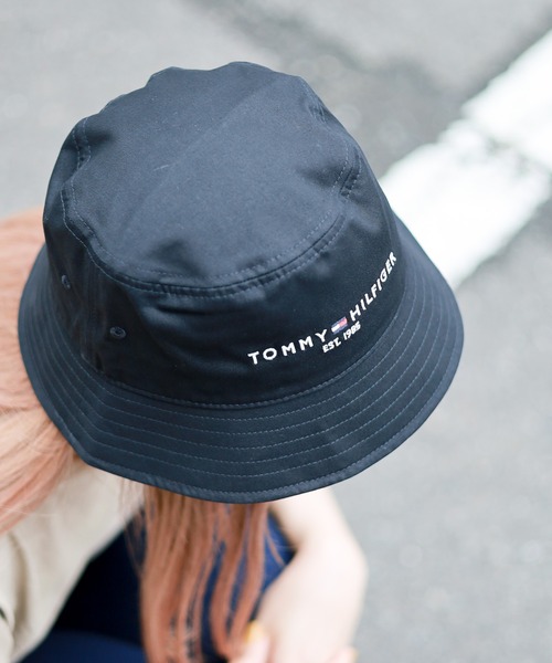 TOMMY HILFIGER（トミーヒルフィガー）の「【z】【TOMMY HILFIGER】バケットハット（ハット・レディース・ブラック/ネイビー・FREE）」の2枚目の写真