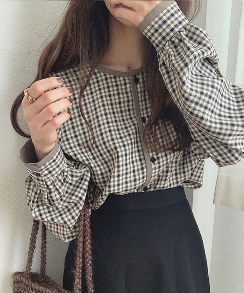 LAUIR(ラウアー)の「パイピングチェックブラウス(シャツ/ブラウス・レディース・ブラック/ブラウン/ベージュ・LARGE/MEDIUM/SMALL)」の4枚目の写真