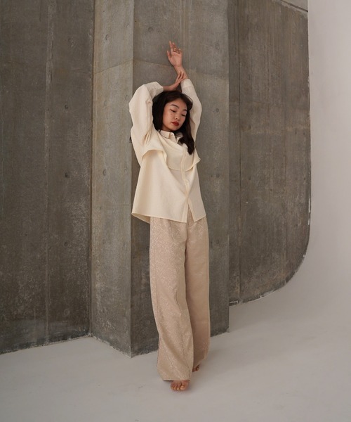 TINA：JOJUN（ティーナジョジュン）の「ダマスク柄 ワイドパンツ TINA：JOJUN（その他パンツ・レディース・ベージュ/ネイビー・S/M）」の4枚目の写真