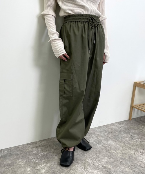 MLI'A(エムリア)の「裾ドロストカーゴパンツ(カーゴパンツ・レディース・ブラック/カーキ・M/FREE)」の1枚目の写真