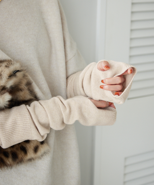 SLOBE IENA（スローブイエナ）の「SUPER GEELONGアームウォーマー（手袋・レディース・チャコールグレー/ベージュ/ピンク/グリーン・FREE）」の3枚目の写真