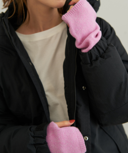 SLOBE IENA（スローブイエナ）の「SUPER GEELONGアームウォーマー（手袋・レディース・チャコールグレー/ベージュ/ピンク/グリーン・FREE）」の4枚目の写真