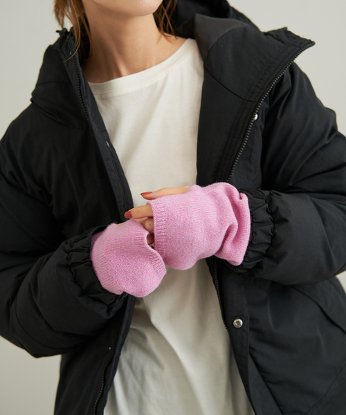 SLOBE IENA（スローブイエナ）の「SUPER GEELONGアームウォーマー（手袋・レディース・チャコールグレー/ベージュ/ピンク/グリーン・FREE）」の22枚目の写真