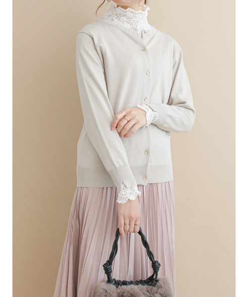 Te chichi(テチチ)の「袖口スリットクルーネックカーディガン(カーディガン/ボレロ・レディース・グリーン/ブラック/ベージュ/パープル/ブラウン・フリ-)」の4枚目の写真