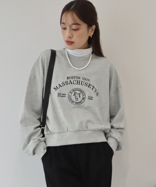 BLUEEAST（ブルーイースト）の「ロゴ刺繍＆プリント ショート丈スウェット（スウェット・レディース・ブラック/グレー/ピンク/ブルー/ライトグレー・MEDIUM）」の3枚目の写真