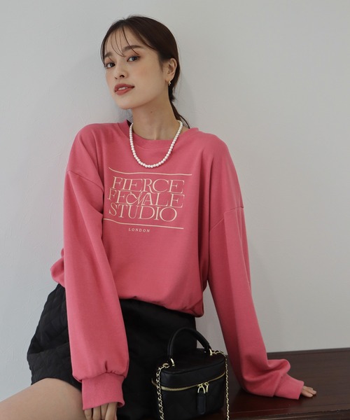 BLUEEAST（ブルーイースト）の「ロゴ刺繍＆プリント ショート丈スウェット（スウェット・レディース・ブラック/グレー/ピンク/ブルー/ライトグレー・MEDIUM）」の5枚目の写真