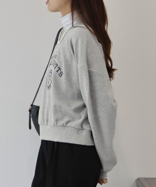 BLUEEAST（ブルーイースト）の「ロゴ刺繍＆プリント ショート丈スウェット（スウェット・レディース・ブラック/グレー/ピンク/ブルー/ライトグレー・MEDIUM）」の12枚目の写真