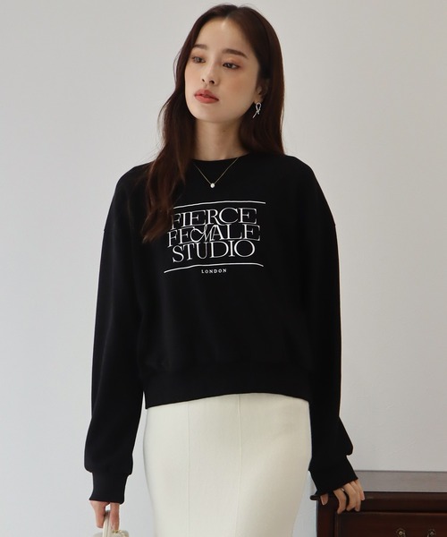 BLUEEAST（ブルーイースト）の「ロゴ刺繍＆プリント ショート丈スウェット（スウェット・レディース・ブラック/グレー/ピンク/ブルー/ライトグレー・MEDIUM）」の20枚目の写真