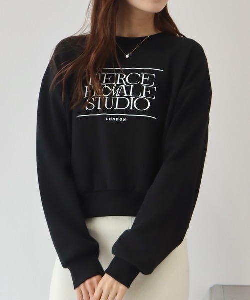 BLUEEAST（ブルーイースト）の「ロゴ刺繍＆プリント ショート丈スウェット（スウェット・レディース・ブラック/グレー/ピンク/ブルー/ライトグレー・MEDIUM）」の21枚目の写真