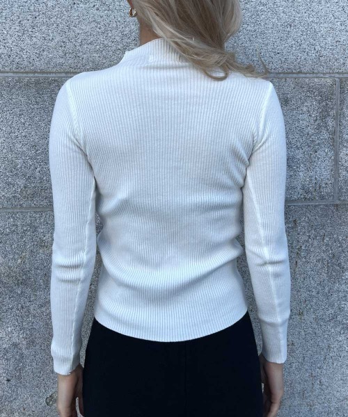 esutoreja（エストレジャ）の「オープンチェストハイネックニット（ニット/セーター・レディース・ホワイト/ブラック/ベージュ・FREE）」の16枚目の写真