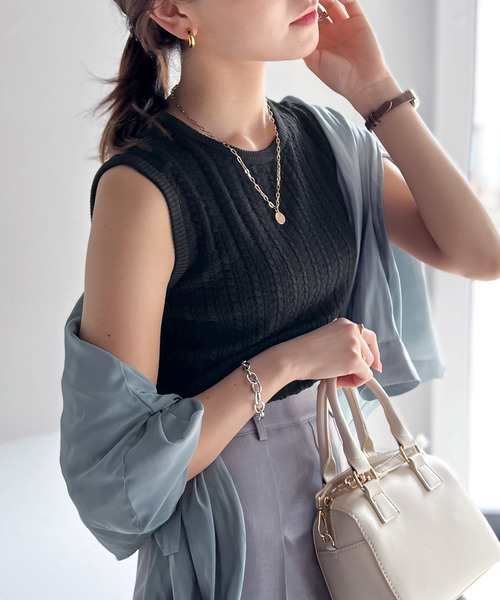 classicalelf(クラシカルエルフ)の「今季の映えアイテム。ケーブル編みニットタンク【アンサンブル可能】(タンクトップ・レディース・グリーン/イエロー/ベージュ/グレイッシュベージュ/ブラック・LARGE/MEDIUM/SMALL/X-LARGE)」の13枚目の写真