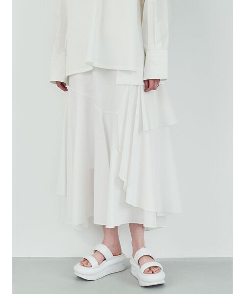 ELENDEEK(エレンディーク)の「シアーサッカーアシンメトリースカート(スカート・レディース・オフホワイト/ブラック/ライトグリーン・01/02)」の2枚目の写真