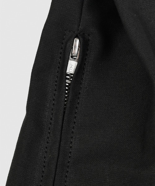 LAD MUSICIAN(ラッドミュージシャン)の「DRAWSTRING BAG(ショルダーバッグ・メンズ・ブラック/グレー・FREE)」の4枚目の写真