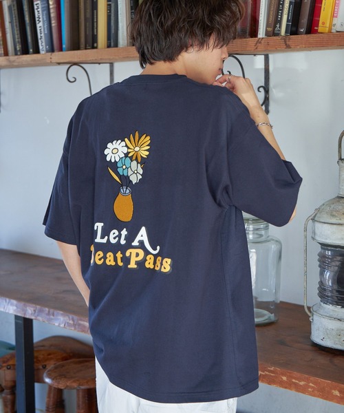 PBLIM(ページボーイリム)の「PAGEBOYLIM/カラフルフラワーT(Tシャツ/カットソー・レディース・ネイビー/オフホワイト/ピンク・MEDIUM/LARGE)」の6枚目の写真