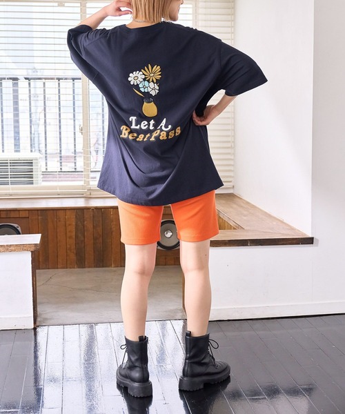 PBLIM(ページボーイリム)の「PAGEBOYLIM/カラフルフラワーT(Tシャツ/カットソー・レディース・ネイビー/オフホワイト/ピンク・MEDIUM/LARGE)」の7枚目の写真