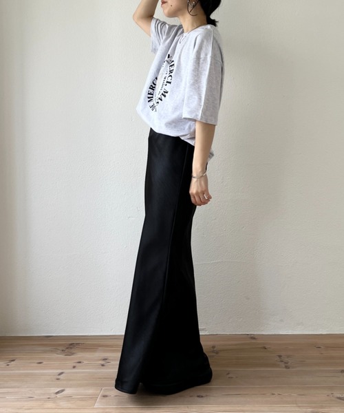 wee9s(ウィークス)の「style up relax satin like long mermaid skirt / スタイルアップリラックスサテンライクロングマーメードスカート(スカート・レディース・スカイブルー/ブラック/ネイビー/アイボリー/カーキ/レッド・LONG/FREE)」の3枚目の写真