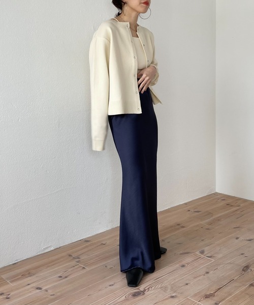 wee9s(ウィークス)の「style up relax satin like long mermaid skirt / スタイルアップリラックスサテンライクロングマーメードスカート(スカート・レディース・スカイブルー/ブラック/ネイビー/アイボリー/カーキ/レッド・LONG/FREE)」の20枚目の写真