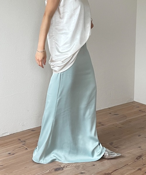 wee9s(ウィークス)の「style up relax satin like long mermaid skirt / スタイルアップリラックスサテンライクロングマーメードスカート(スカート・レディース・スカイブルー/ブラック/ネイビー/アイボリー/カーキ/レッド・LONG/FREE)」の15枚目の写真