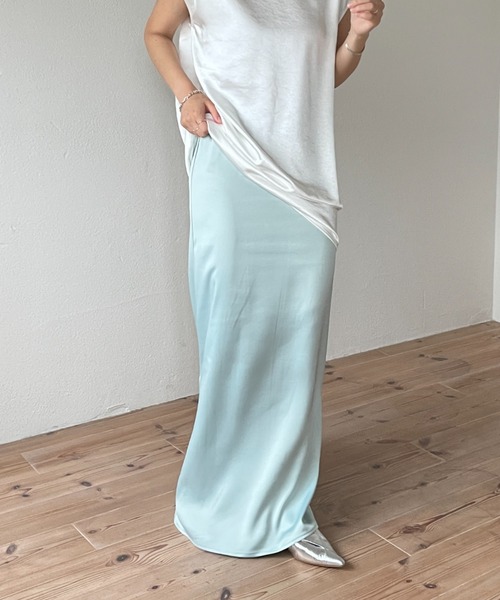 wee9s(ウィークス)の「style up relax satin like long mermaid skirt / スタイルアップリラックスサテンライクロングマーメードスカート(スカート・レディース・スカイブルー/ブラック/ネイビー/アイボリー/カーキ/レッド・LONG/FREE)」の17枚目の写真