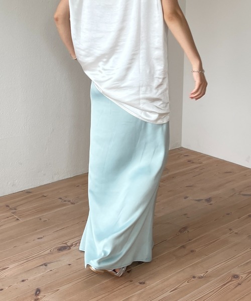 wee9s(ウィークス)の「style up relax satin like long mermaid skirt / スタイルアップリラックスサテンライクロングマーメードスカート(スカート・レディース・スカイブルー/ブラック/ネイビー/アイボリー/カーキ/レッド・LONG/FREE)」の16枚目の写真