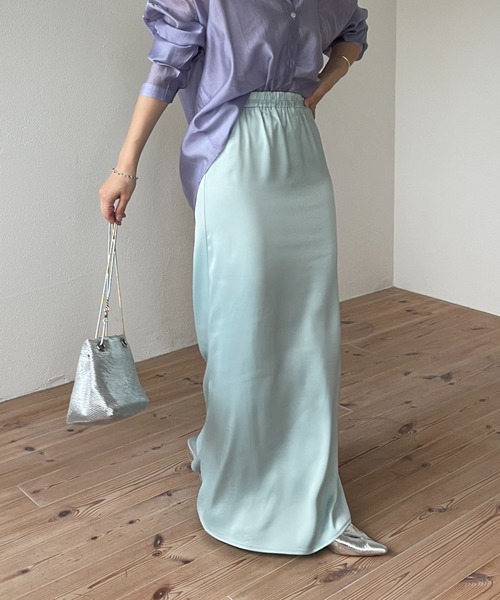 wee9s(ウィークス)の「style up relax satin like long mermaid skirt / スタイルアップリラックスサテンライクロングマーメードスカート(スカート・レディース・スカイブルー/ブラック/ネイビー/アイボリー/カーキ/レッド・LONG/FREE)」の8枚目の写真
