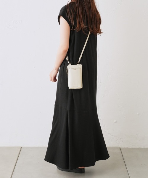 Actually(アクチュアリー)の「【リバイバル】フェイクレザー お財布スマホショルダー(ショルダーバッグ・レディース・ブラック/アイボリー/グリーン/シルバー・フリー)」の13枚目の写真